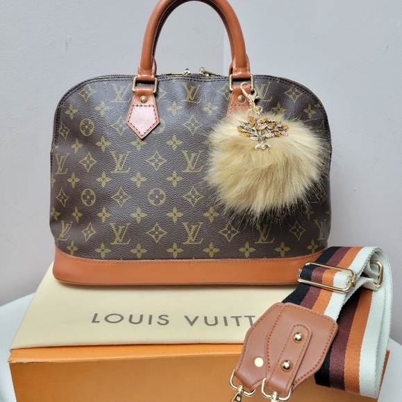 Louis Vuitton Handbags - 100% Authentic Louis Vuitton Alma PM Bag